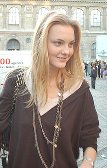 1987年7月6日巴西超級名模卡羅琳·特倫尼出生_歷史上的今天