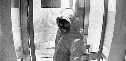 蒙面小伙撬取款機13次未果 被抓後怪ATM太堅固