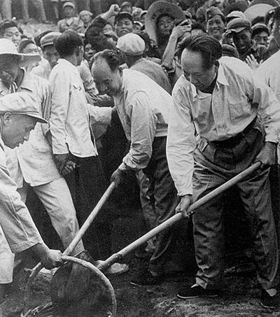 1958年5月25日中央領導到北京十三陵水庫工地勞動_歷史上的今天