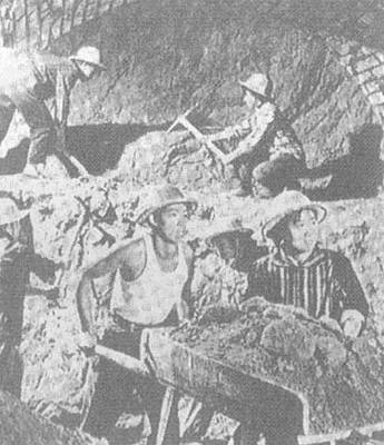 1972年12月10日毛澤東提出“深挖洞，廣積糧，不稱霸”。_歷史上的今天