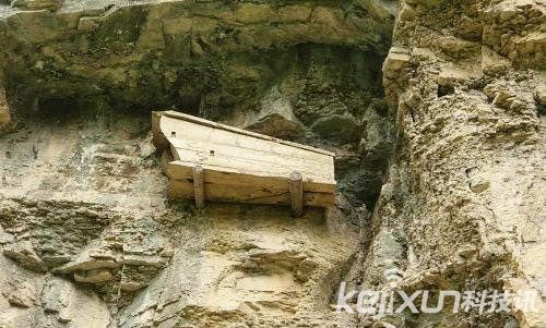 中國古代南方少數民族奇特的懸棺葬