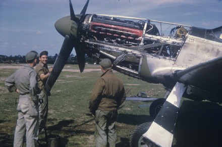 老照片：二戰期間英國基地的P-51野馬戰鬥機 ​