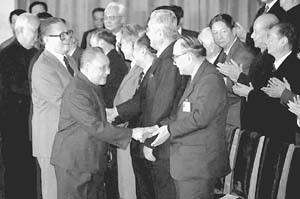 2000年6月3日傑出的社會活動家安子介在香港逝世_歷史上的今天