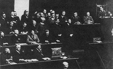 1933年3月23日德國國會將獨裁權授予希特勒_歷史上的今天