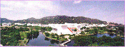 1990年2月8日香港著名人士李嘉誠捐資創辦的汕頭大學舉行落成典禮。_歷史上的今天