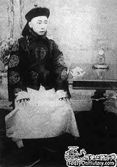 1900年1月24日慈禧立端王載漪子溥雋為大阿哥(皇儲),謀廢光緒帝。_歷史上的今天
