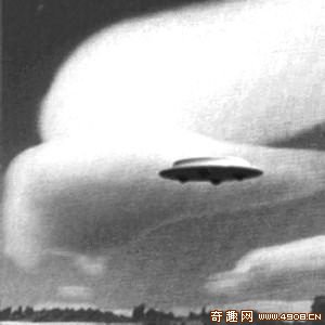 美國驚現超大UFO 長約1600多米寬約805米
