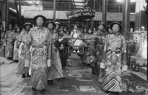 八張舊照片帶你了解慈禧太后的皇宮生活秘聞