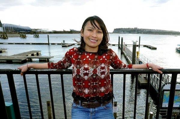 女孩患怪病：大笑可能喪命