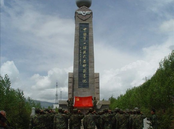 1985年11月13日我國第一顆核子彈爆轟試驗場紀念碑落成。_歷史上的今天