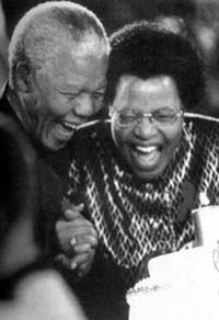 1998年7月18日曼德拉80壽辰喜結良緣。_歷史上的今天