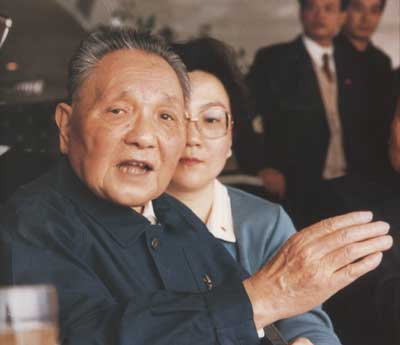 1988年12月2日鄧小平談中國經濟發展的“三個台階”。_歷史上的今天