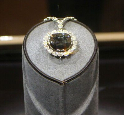 南非出土罕見鑽石 “藍月亮”或成最貴寶石