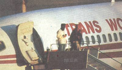 1985年6月30日恐怖分子劫機17後釋放全部人質_歷史上的今天