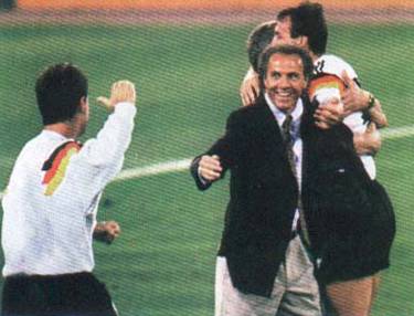 1945年9月11日“足球皇帝”貝肯鮑爾出生_歷史上的今天