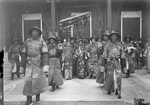 八張舊照片帶你了解慈禧太后的皇宮生活秘聞