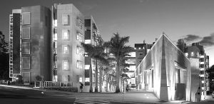 美富豪捐光80億 不留名 與妻擠一居室(圖)