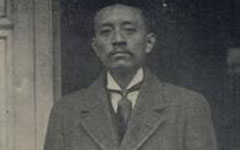 王安石 繞水恣行游,上盡層城更上樓