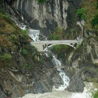 1986年9月12日長江漂流隊隊員孫志嶺在虎跳峽落水犧牲。_歷史上的今天