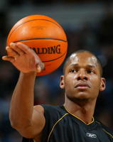 1975年7月20日NBA波士頓凱爾特人隊著名球星雷·阿倫出生。_歷史上的今天