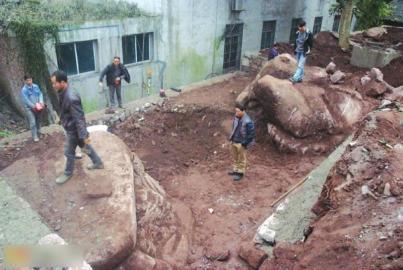 四川一古宅挖出20噸重“螃蟹蟾蜍”形狀巨石