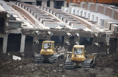 2009年6月27日上海一幢在建13層樓房突然倒塌_歷史上的今天