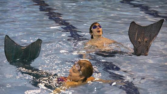 國外有一所學校專門訓練美人魚