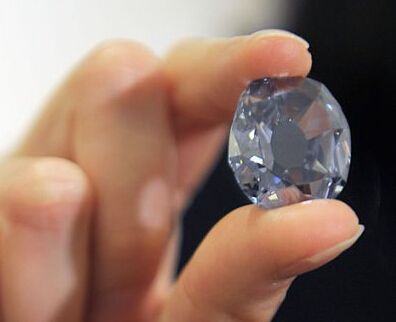 南非出土罕見鑽石 “藍月亮”或成最貴寶石