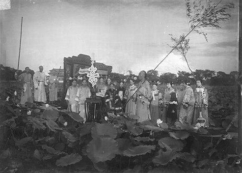 八張舊照片帶你了解慈禧太后的皇宮生活秘聞