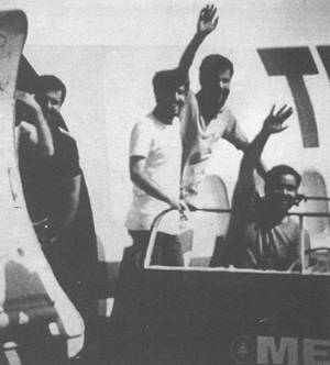 1985年6月30日恐怖分子劫機17後釋放全部人質_歷史上的今天