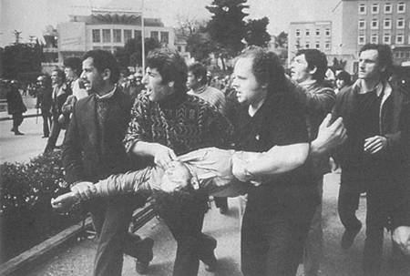 1990年12月14日東歐社會主義國家發生劇變。_歷史上的今天