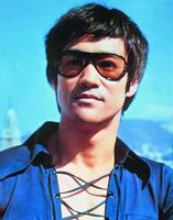 1973年7月20日功夫電影的開創者李小龍猝死,享年32歲_歷史上的今天