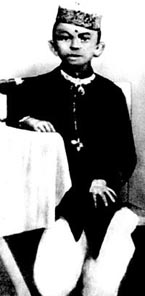 1869年10月2日印度民族運動的領袖，有“聖雄”之稱的甘地出生。_歷史上的今天