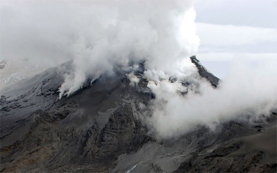 1992年10月18日哥倫比亞卡卡瓜爾火山爆發。_歷史上的今天