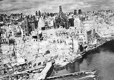 1945年2月13日盟軍飛機開始轟炸德勒斯登_歷史上的今天
