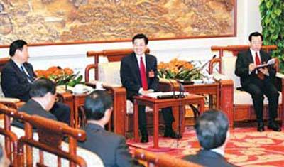 2005年3月6日胡錦濤等分別參加“兩會”代表團審議討論_歷史上的今天