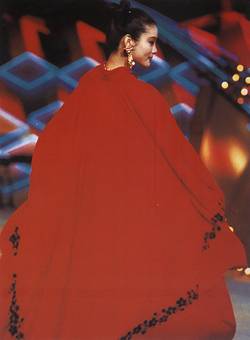 1991年4月11日中國首屆百名模特時裝展示會舉行_歷史上的今天