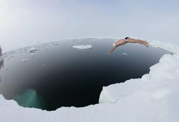 在南極游泳是啥感覺？英男子挑戰5次4月後手才有知覺