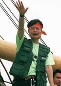 1996年9月27日香港保釣人士陳毓祥以海泳宣示主權不幸溺水身亡。_歷史上的今天