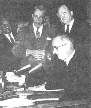 1964年7月2日美國總統詹森簽署民權法案_歷史上的今天