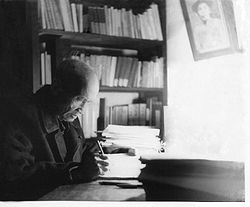 1899年11月13日中國民族學家黃現璠出生。_歷史上的今天