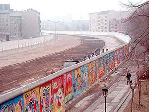 1961年8月13日東德工人開始建築柏林圍牆。_歷史上的今天