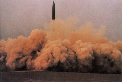1967年5月26日中國首次成功發射地對地中程飛彈_歷史上的今天