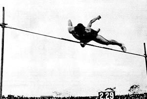 1970年11月8日倪志欽打破男子跳高世界紀錄。_歷史上的今天